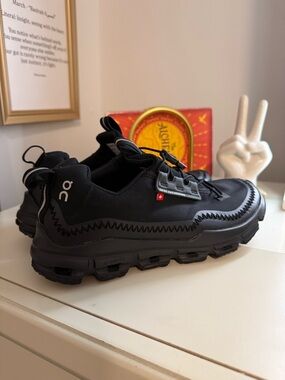 On Cloud Away Women’s Running Sneakers size 8.5